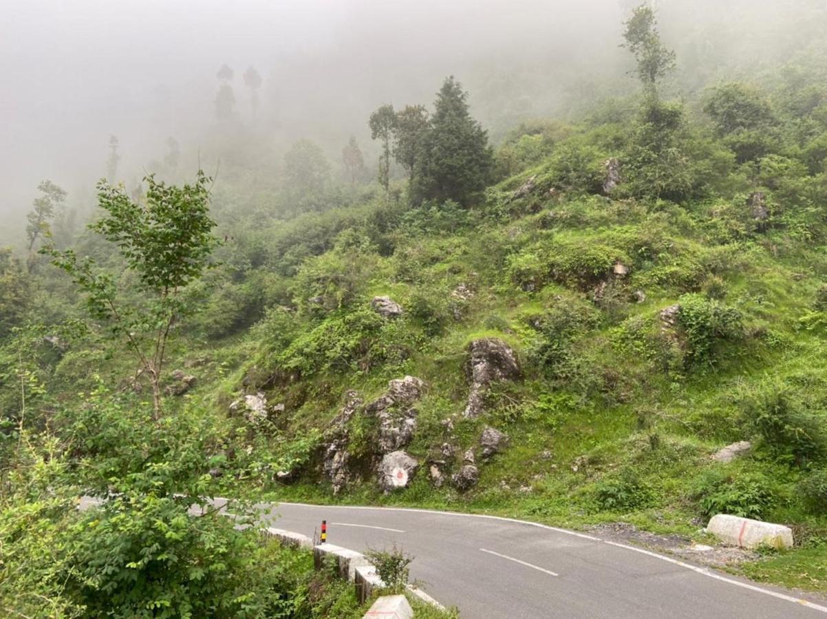 Icebergs Mussoorie - A Boutique Stay And 24 Hrs Roof Top Cafe Dış mekan fotoğraf