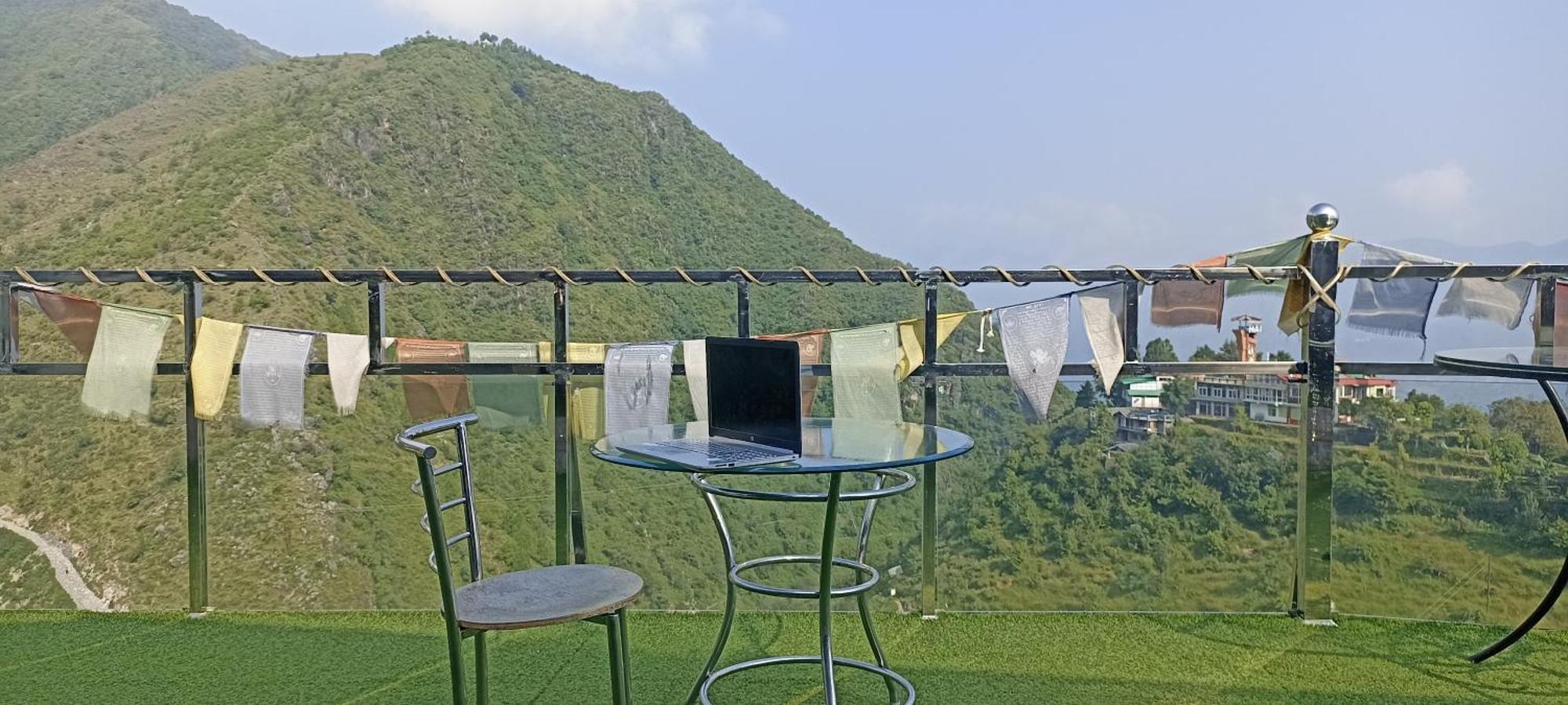 Icebergs Mussoorie - A Boutique Stay And 24 Hrs Roof Top Cafe Dış mekan fotoğraf