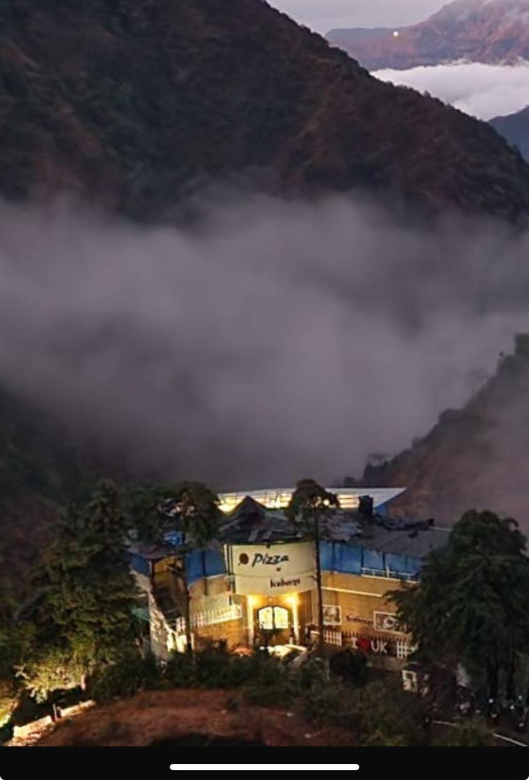 Icebergs Mussoorie - A Boutique Stay And 24 Hrs Roof Top Cafe Dış mekan fotoğraf