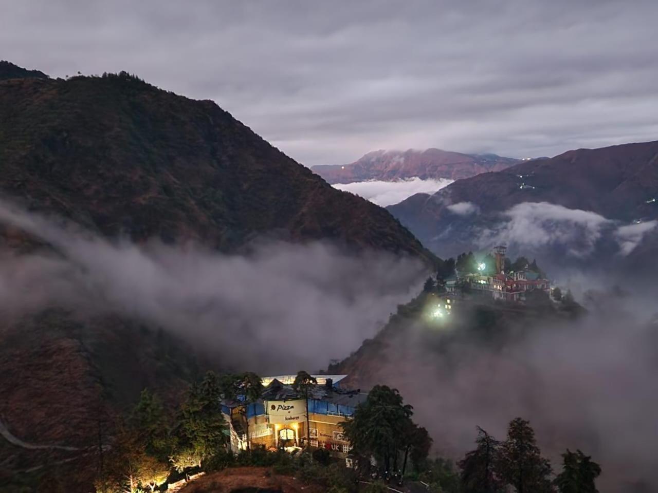 Icebergs Mussoorie - A Boutique Stay And 24 Hrs Roof Top Cafe Dış mekan fotoğraf